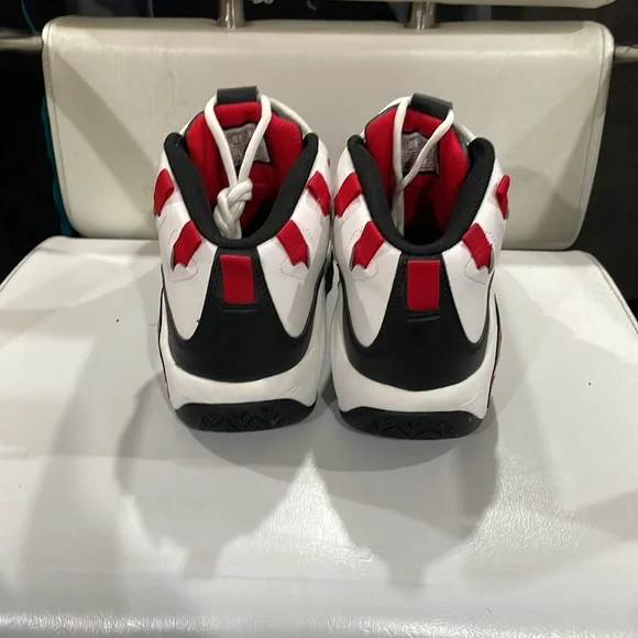 Grant Hill 1 95 “Reintroduced” wht/blk/red Hill 2 “96” wht/blk - Picture 2 of 9